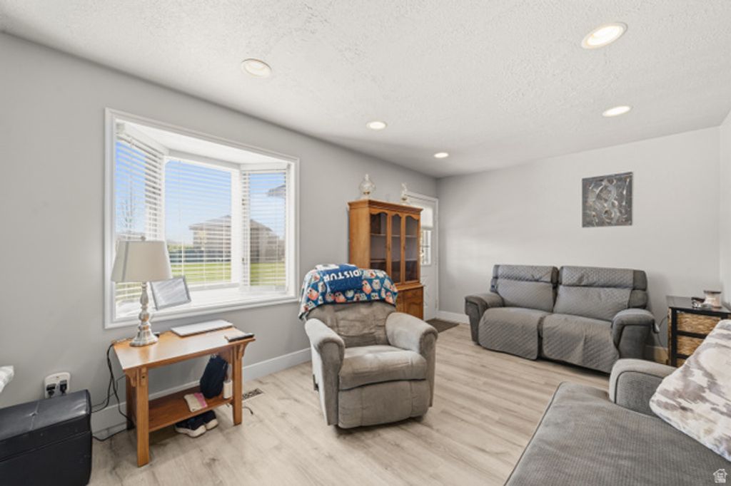Image 7 of property listing at 5660 S 1425 E #E3, South Ogden, UT 84403