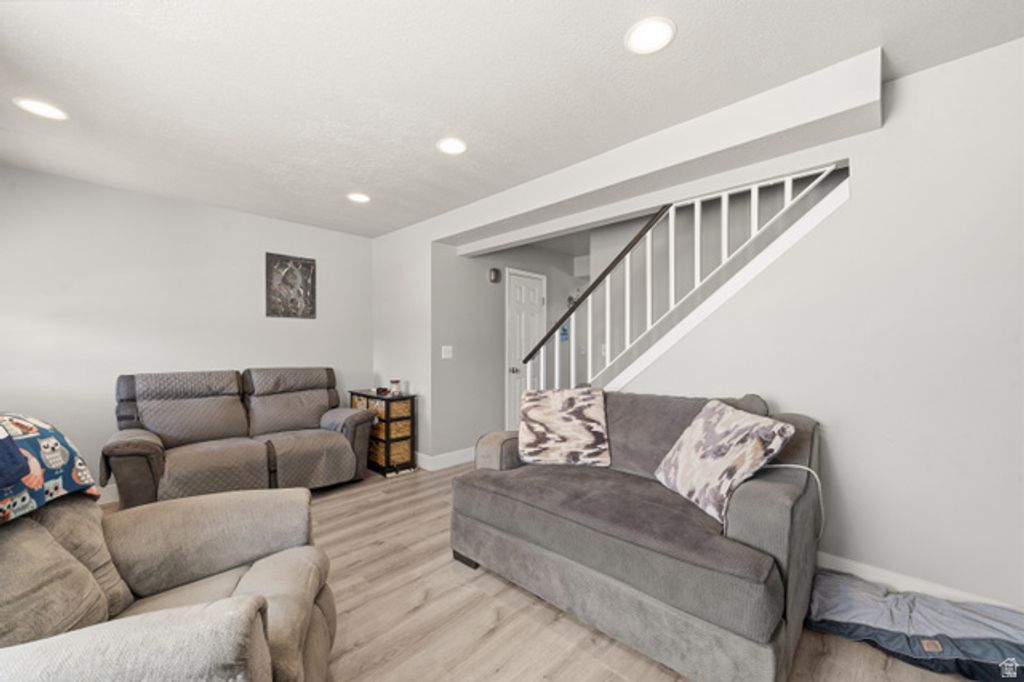 Image 8 of property listing at 5660 S 1425 E #E3, South Ogden, UT 84403