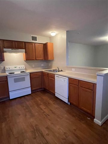 7206 Twin Crest DR 202, Austin, TX 78752