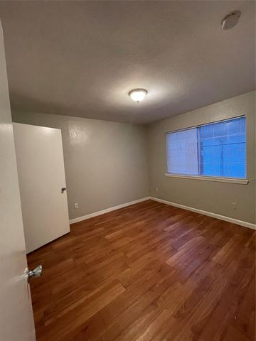 7206 Twin Crest DR 202, Austin, TX 78752
