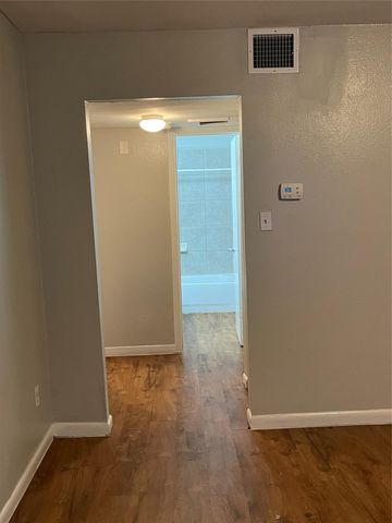 7206 Twin Crest DR 202, Austin, TX 78752