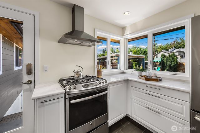 4861 24th Avenue S, Seattle, WA 98108