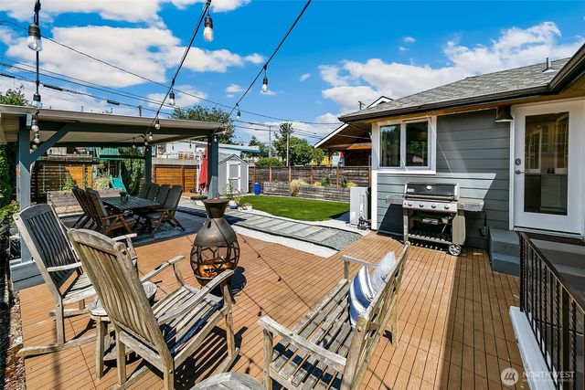 4861 24th Avenue S, Seattle, WA 98108