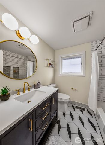 4861 24th Avenue S, Seattle, WA 98108