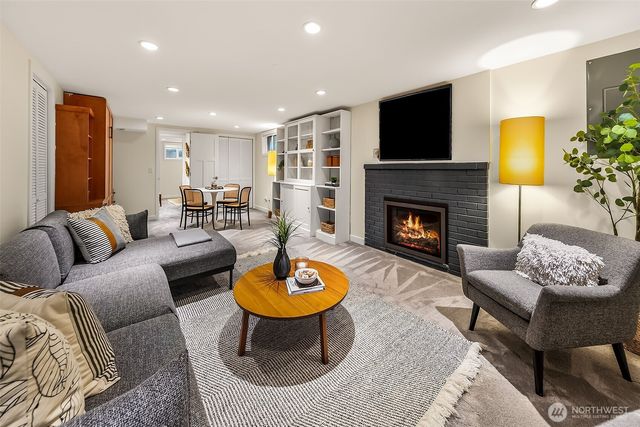4861 24th Avenue S, Seattle, WA 98108