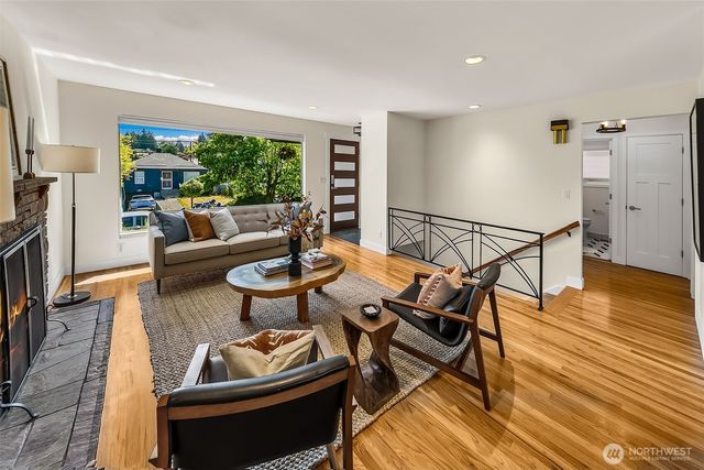 4861 24th Avenue S, Seattle, WA 98108