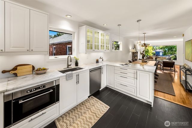 4861 24th Avenue S, Seattle, WA 98108
