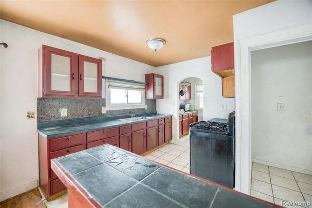 724 Robinwood Street, Pontiac, MI 48340