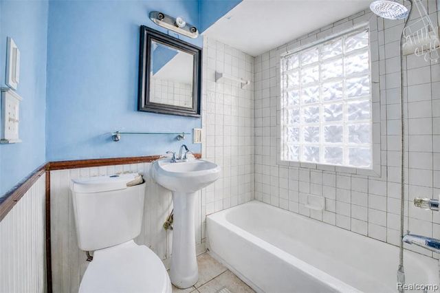 724 Robinwood Street, Pontiac, MI 48340