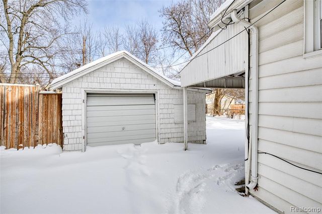 724 Robinwood Street, Pontiac, MI 48340