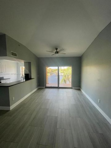 165 NW 96th Ter 3-308, Pembroke Pines, FL 33024