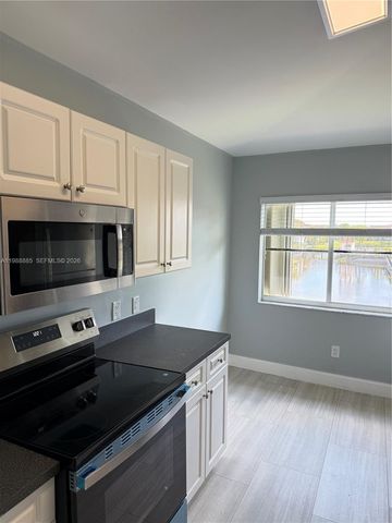 165 NW 96th Ter 3-308, Pembroke Pines, FL 33024