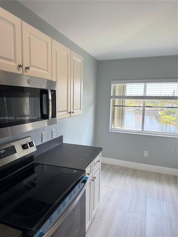 165 NW 96th Ter 3-308, Pembroke Pines, FL 33024