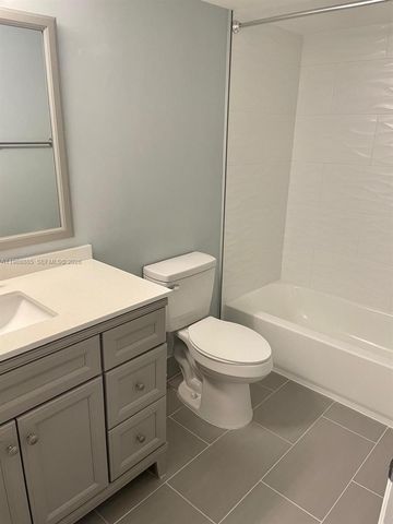 165 NW 96th Ter 3-308, Pembroke Pines, FL 33024