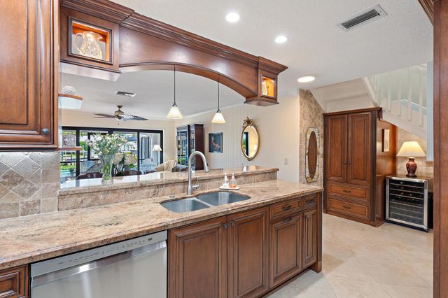 2339 Treasure Isle Drive 42, Palm Beach Gardens, FL 33410