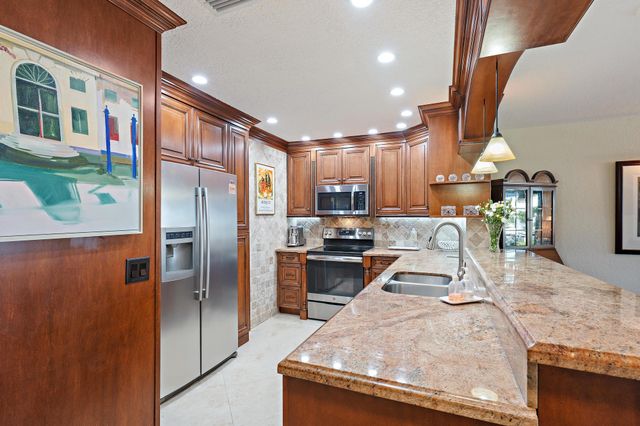 2339 Treasure Isle Drive 42, Palm Beach Gardens, FL 33410