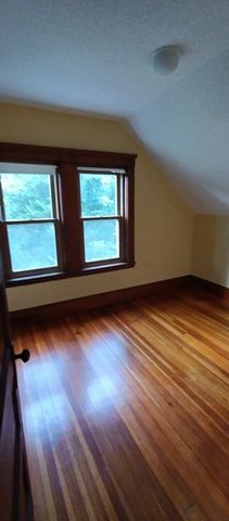 370 Rear Grove R, Boston, MA 02132