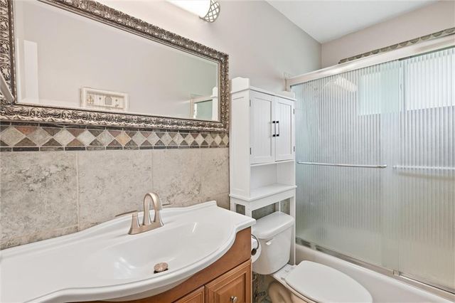 9053 E 83rd Street, Raytown, MO 64138