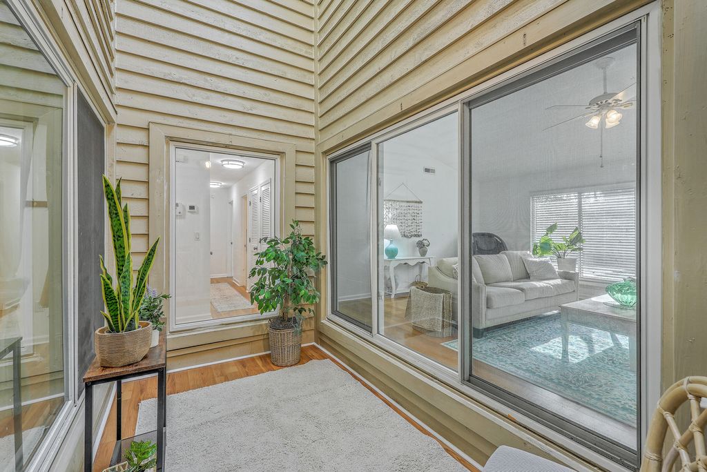 Image 15 of property listing at 201 Sweetbriar Road, Summerville, SC 29485