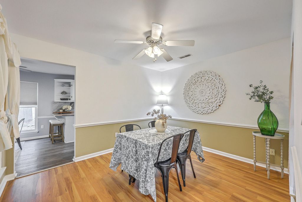 Image 2 of property listing at 201 Sweetbriar Road, Summerville, SC 29485