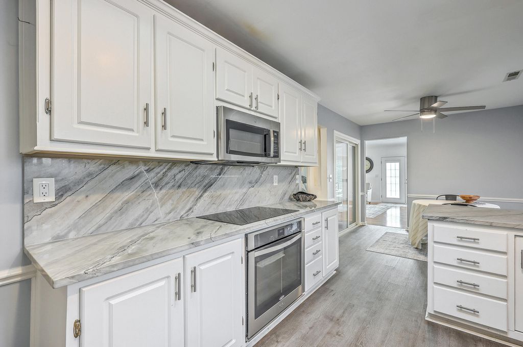 Image 22 of property listing at 201 Sweetbriar Road, Summerville, SC 29485