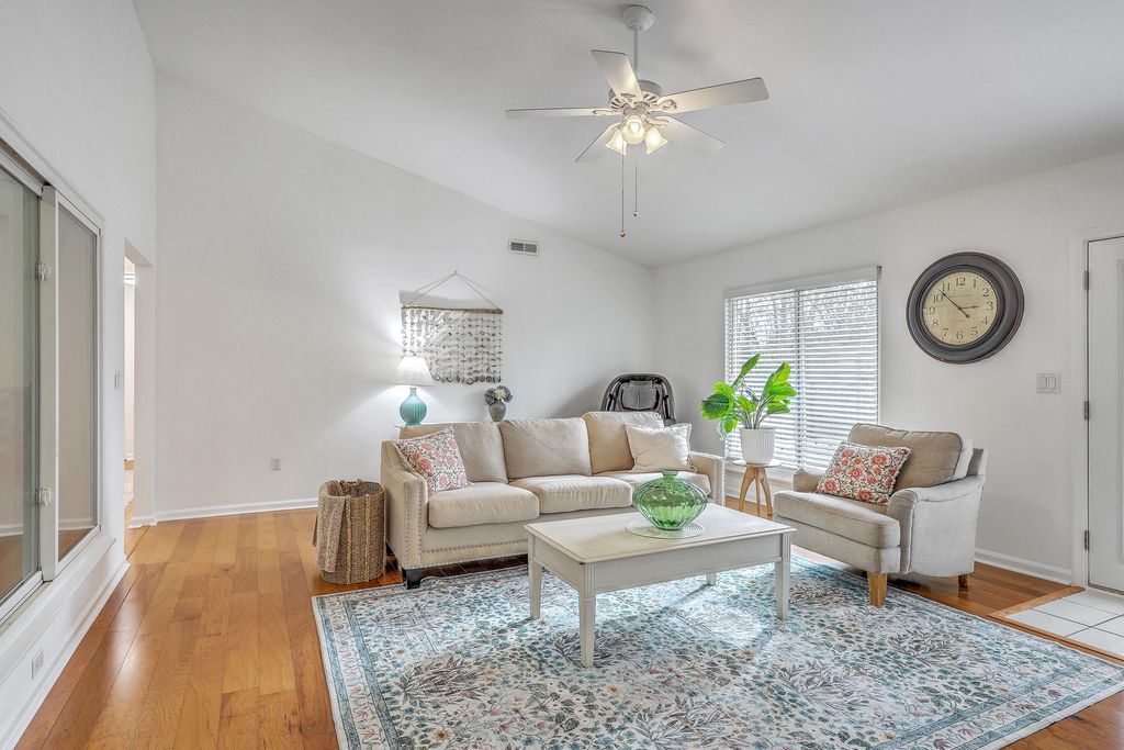 Image 24 of property listing at 201 Sweetbriar Road, Summerville, SC 29485