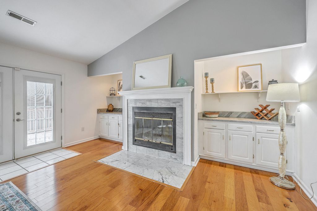 Image 26 of property listing at 201 Sweetbriar Road, Summerville, SC 29485