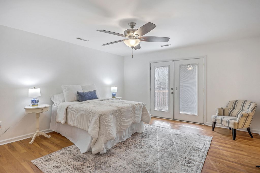 Image 7 of property listing at 201 Sweetbriar Road, Summerville, SC 29485