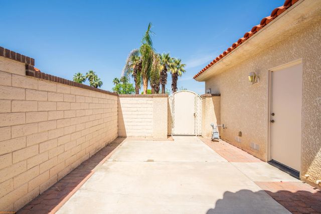 106 Towle Circle, Palm Desert, CA 92211