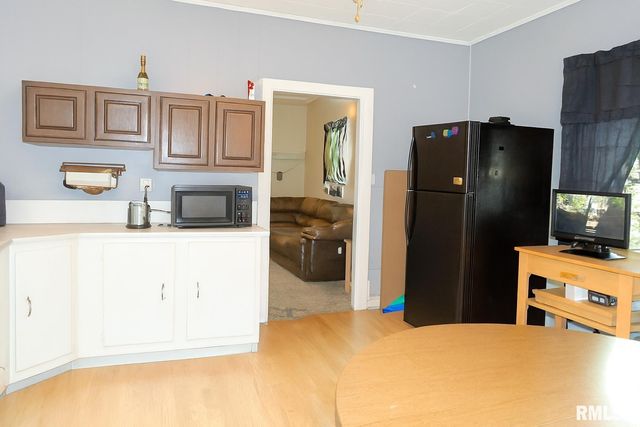 1306 NEWTON Avenue, Johnston City, IL 62959