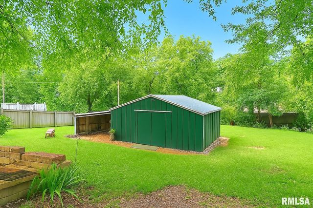 1306 NEWTON Avenue, Johnston City, IL 62959