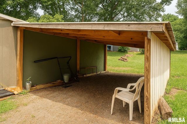 1306 NEWTON Avenue, Johnston City, IL 62959