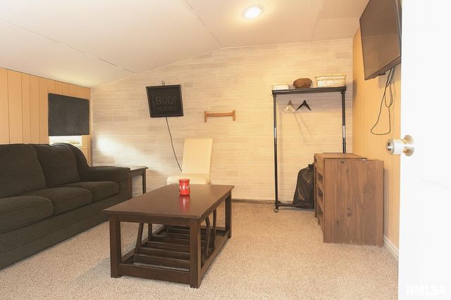 1306 NEWTON Avenue, Johnston City, IL 62959