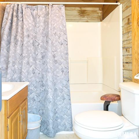 1306 NEWTON Avenue, Johnston City, IL 62959