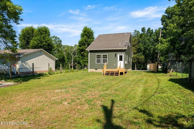 911 Indiana Ave, Etowah, TN 37331