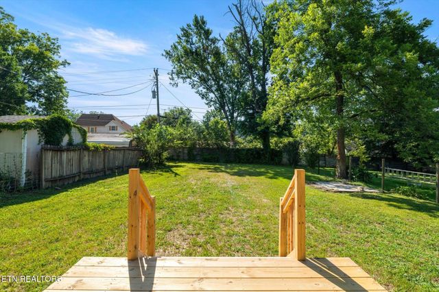 911 Indiana Ave, Etowah, TN 37331