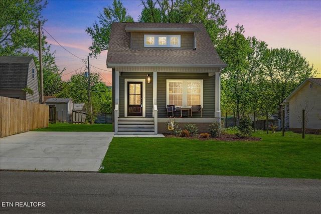 911 Indiana Ave, Etowah, TN 37331