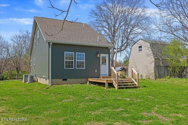 911 Indiana Ave, Etowah, TN 37331