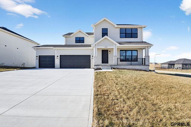 11052 S 216 Avenue, Gretna, NE 68028