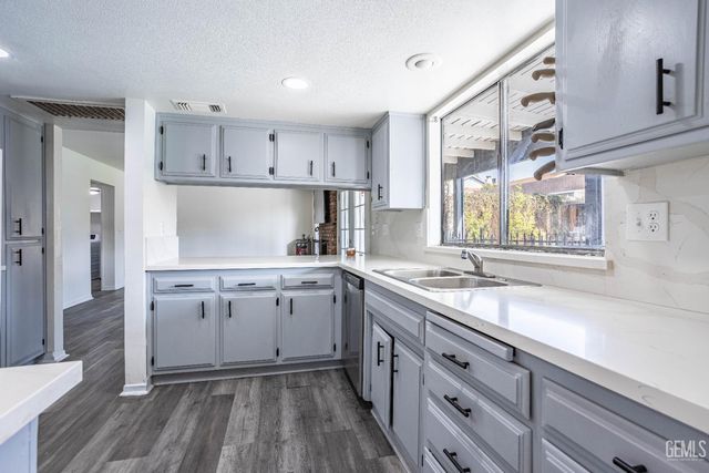 2705 Puder Street, Bakersfield, CA 93306