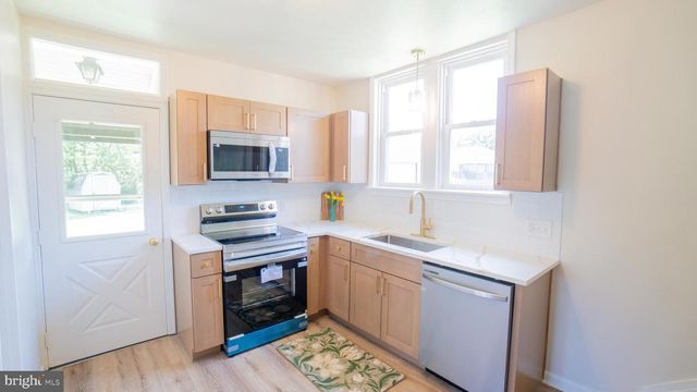 9 OAKWOOD CIR, Camp Hill, PA 17011
