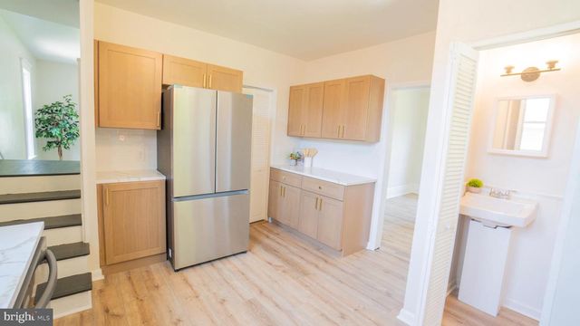 9 OAKWOOD CIR, Camp Hill, PA 17011