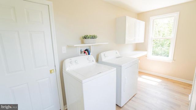 9 OAKWOOD CIR, Camp Hill, PA 17011