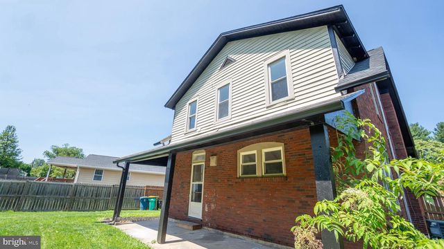 9 OAKWOOD CIR, Camp Hill, PA 17011