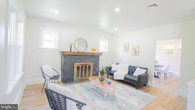 9 OAKWOOD CIR, Camp Hill, PA 17011