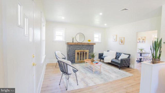 9 OAKWOOD CIR, Camp Hill, PA 17011