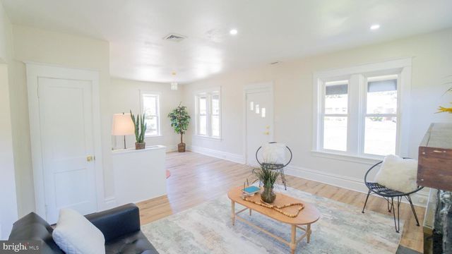9 OAKWOOD CIR, Camp Hill, PA 17011