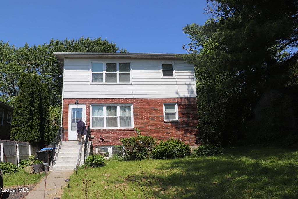 12 Limerick Drive, Albany, NY 12204