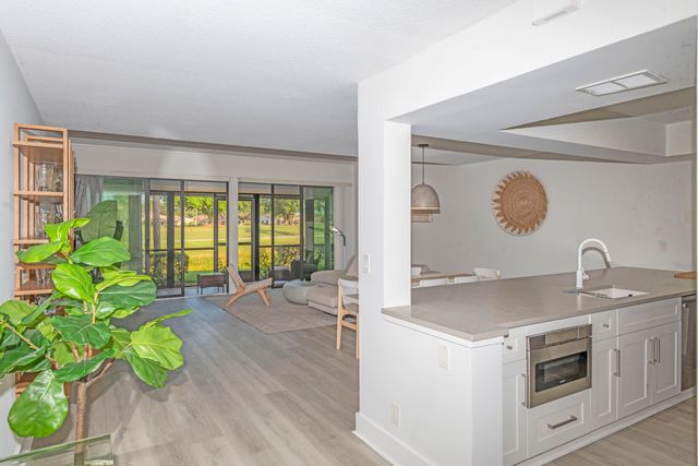 257 OLD MEADOW Way, Palm Beach Gardens, FL 33418