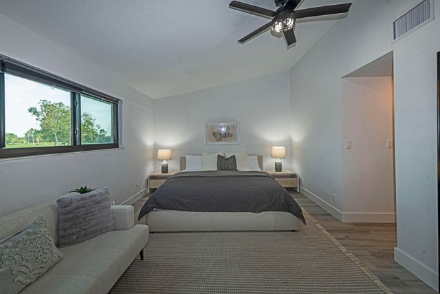 257 OLD MEADOW Way, Palm Beach Gardens, FL 33418